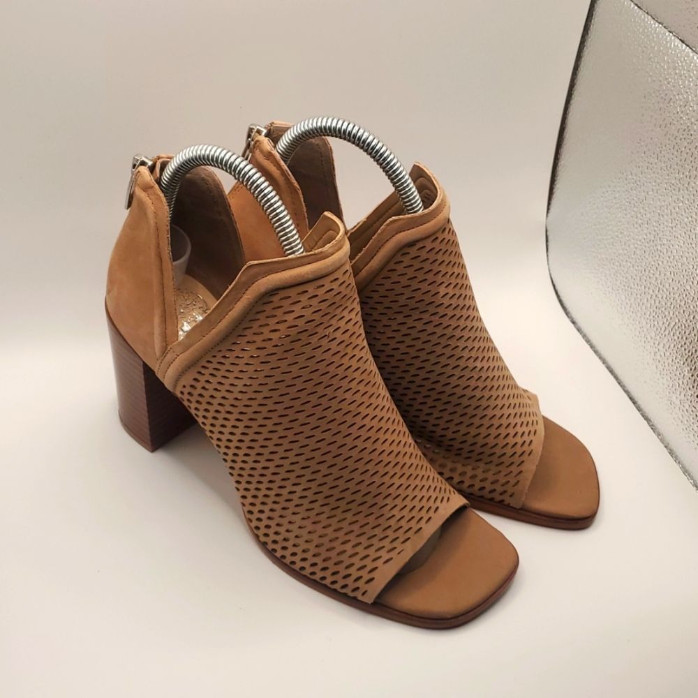 Vince Camuto Katnina Perforated Nubuck Open Toe Heeled Shoe Booties Sz 7.5
